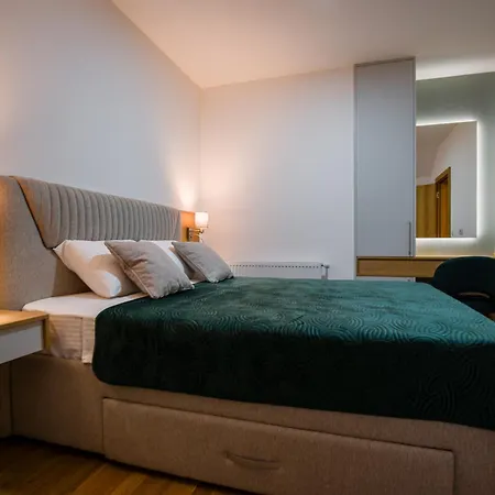 View 40 * アランジェロヴァツ